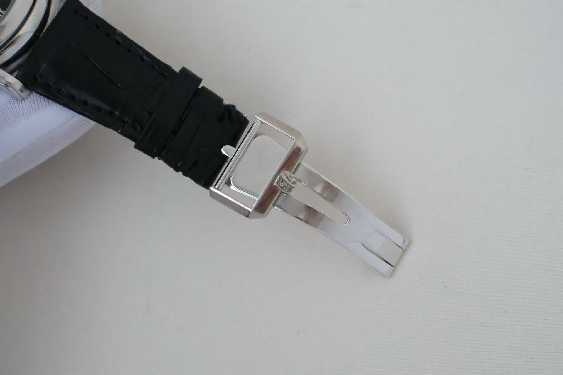 ✦ 劳力士 Rolex 星期日历型 36毫米 18K白金 樱桃红盘 皮带款