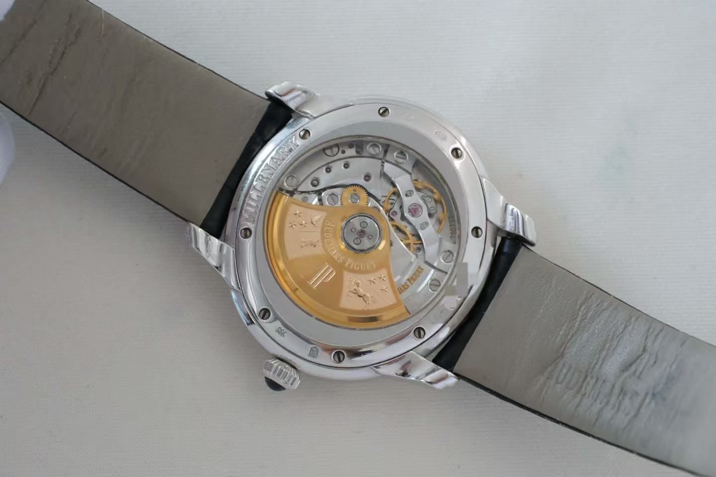✦ 爱彼 Audemars Piguet 千禧系列 39.5毫米 18K白金镶钻 偏心表盘