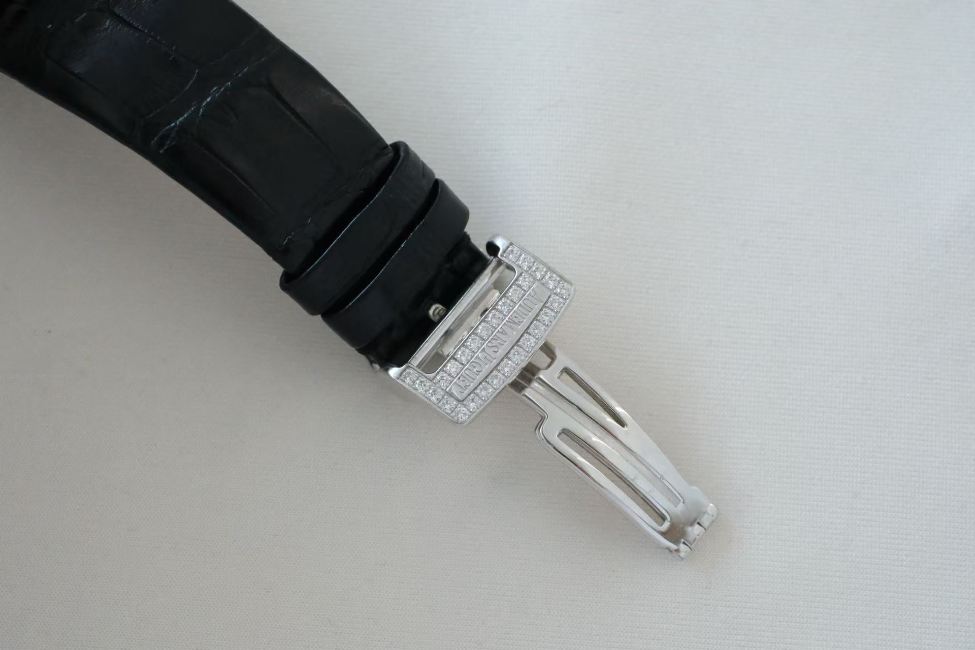 ✦ 爱彼 Audemars Piguet 千禧系列 39.5毫米 18K白金镶钻 偏心表盘