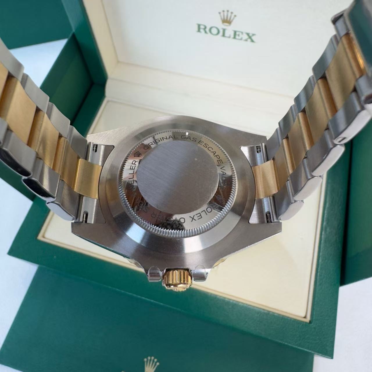 ✦ 劳力士 Rolex 海使型 43毫米 间金(18K黄金/钢) 126603-0001