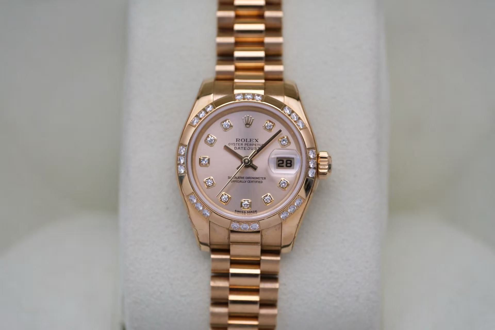 ✦ 劳力士 Rolex 女装日志型 26毫米 18K黄金 原厂镶钻 179368 (2006年库存未使用)