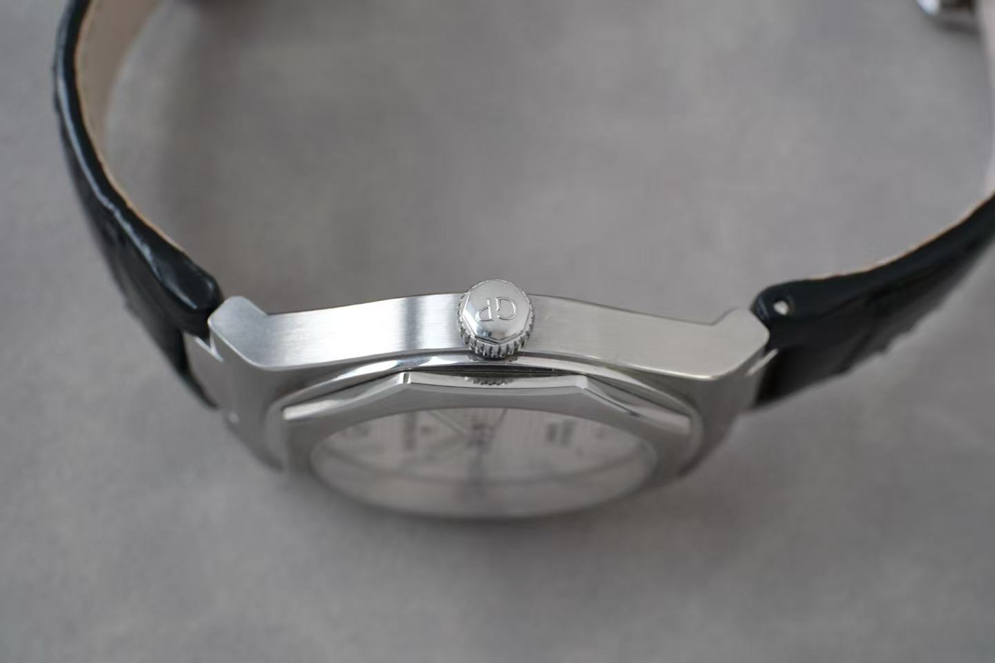 ✦ Girard-Perregaux Laurel Series 38mm Stainless Steel 81005 (2025, Excellent Condition, Full Set)