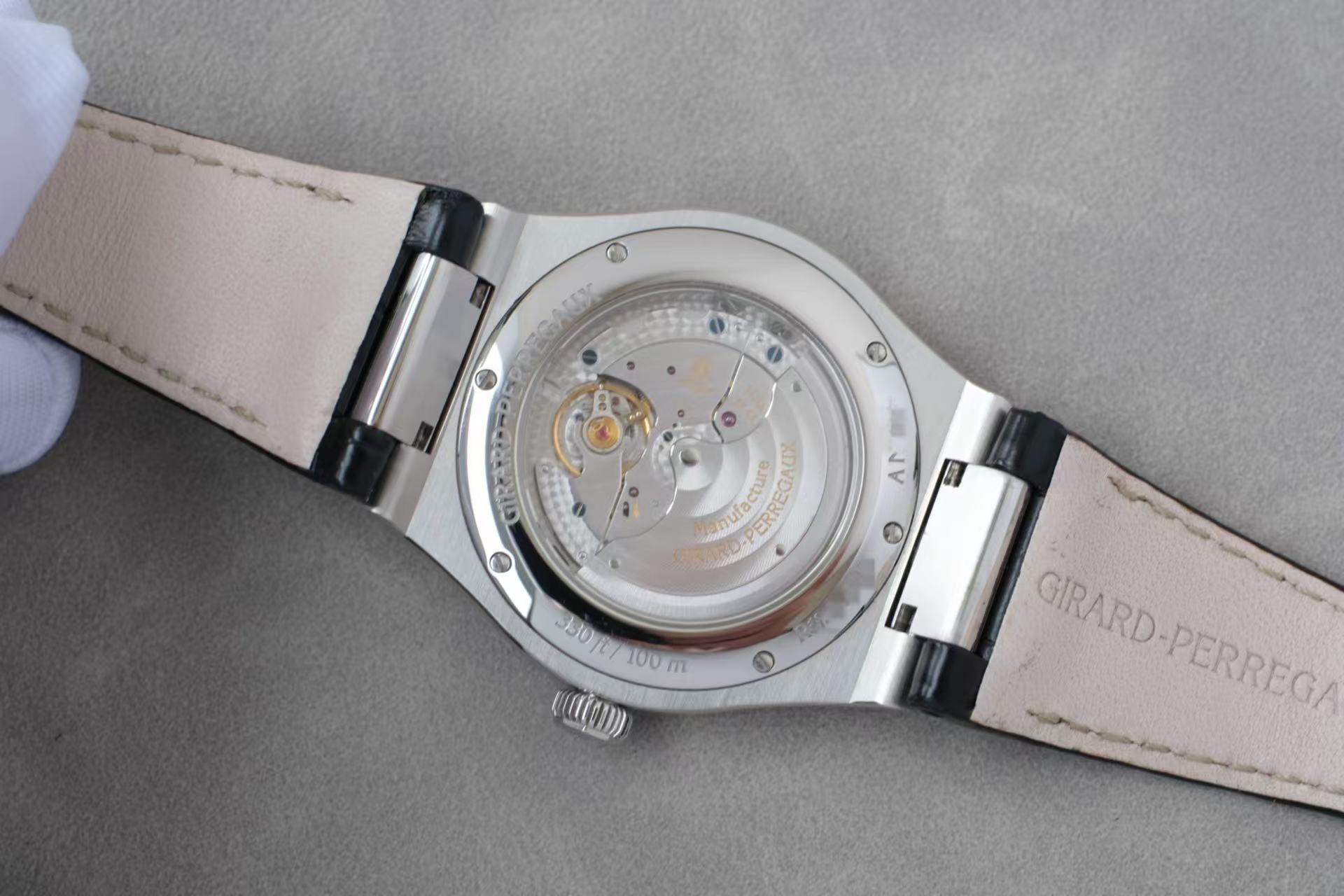 ✦ Girard-Perregaux Laurel Series 38mm Stainless Steel 81005 (2025, Excellent Condition, Full Set)