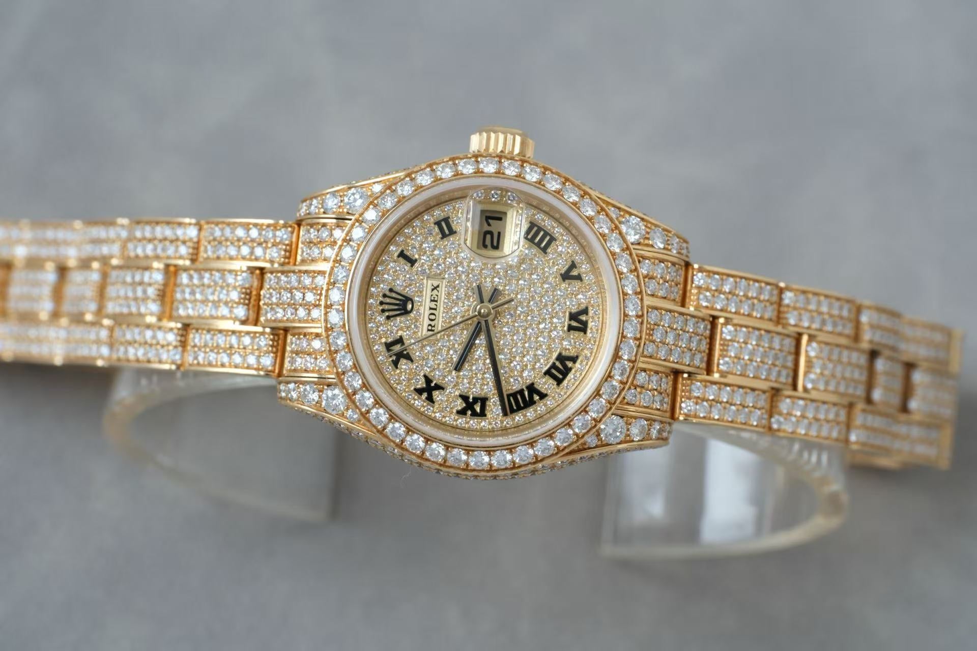 ✦ Rolex Women's Datejust 26mm 18K Gold Diamond-Studded Watch, Original Fully Diamond-Studded, 179458