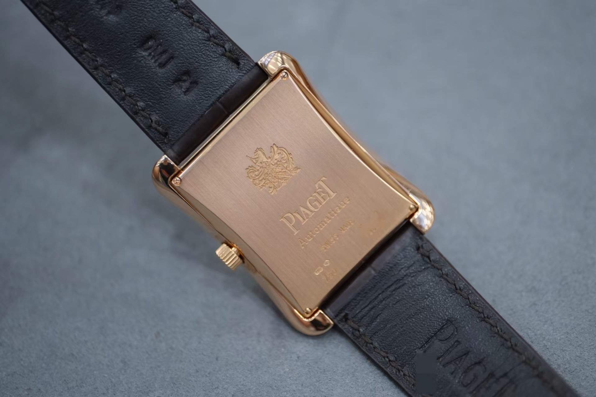 ✦ 伯爵 Piaget 黑带系列 18K玫瑰金 GOA28071 30秒飞返功能腕表