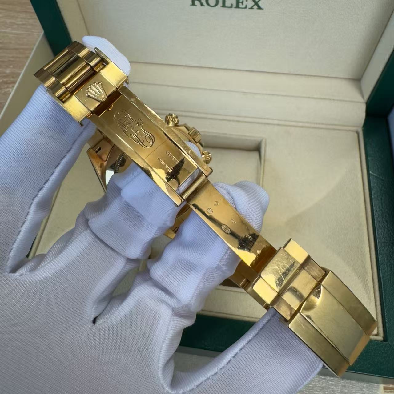 ✦ Rolex Cosmograph Daytona 40mm 18K Yellow Gold Dial Black Bezel m116508 (Complete Set, 2019)