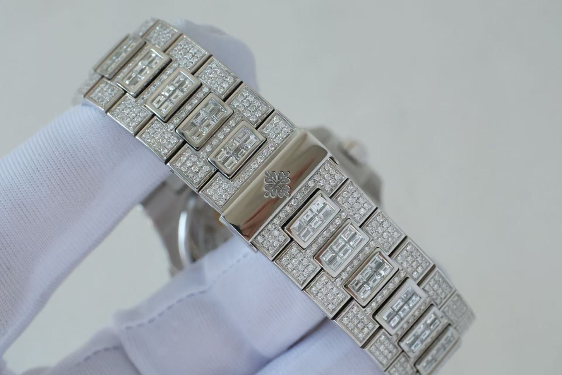 ✦ Patek Philippe Nautilus 40mm with full star pattern 5719/10G-010