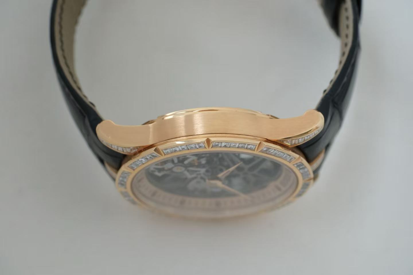 ✦ Roger Dubuis Regal Series 42mm 18K Rose Gold Diamond-set Tourbillon RDDBEX0418