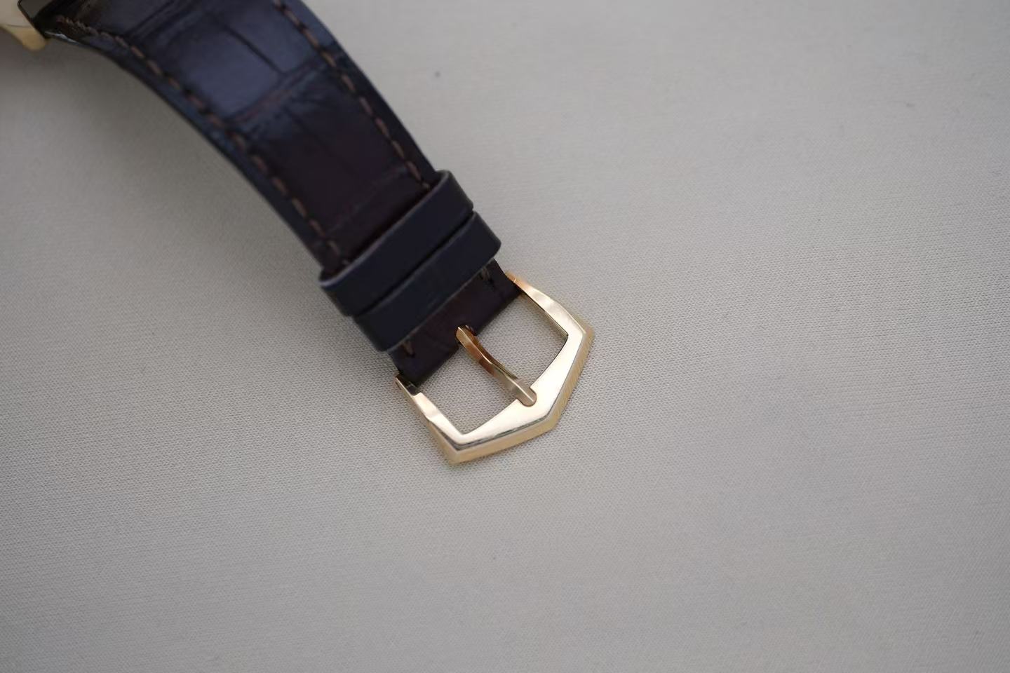 ✦ Patek Philippe Grand Complications Timepiece, 37 x 44.6 mm, 18K Gold Perpetual Calendar 5940J-001