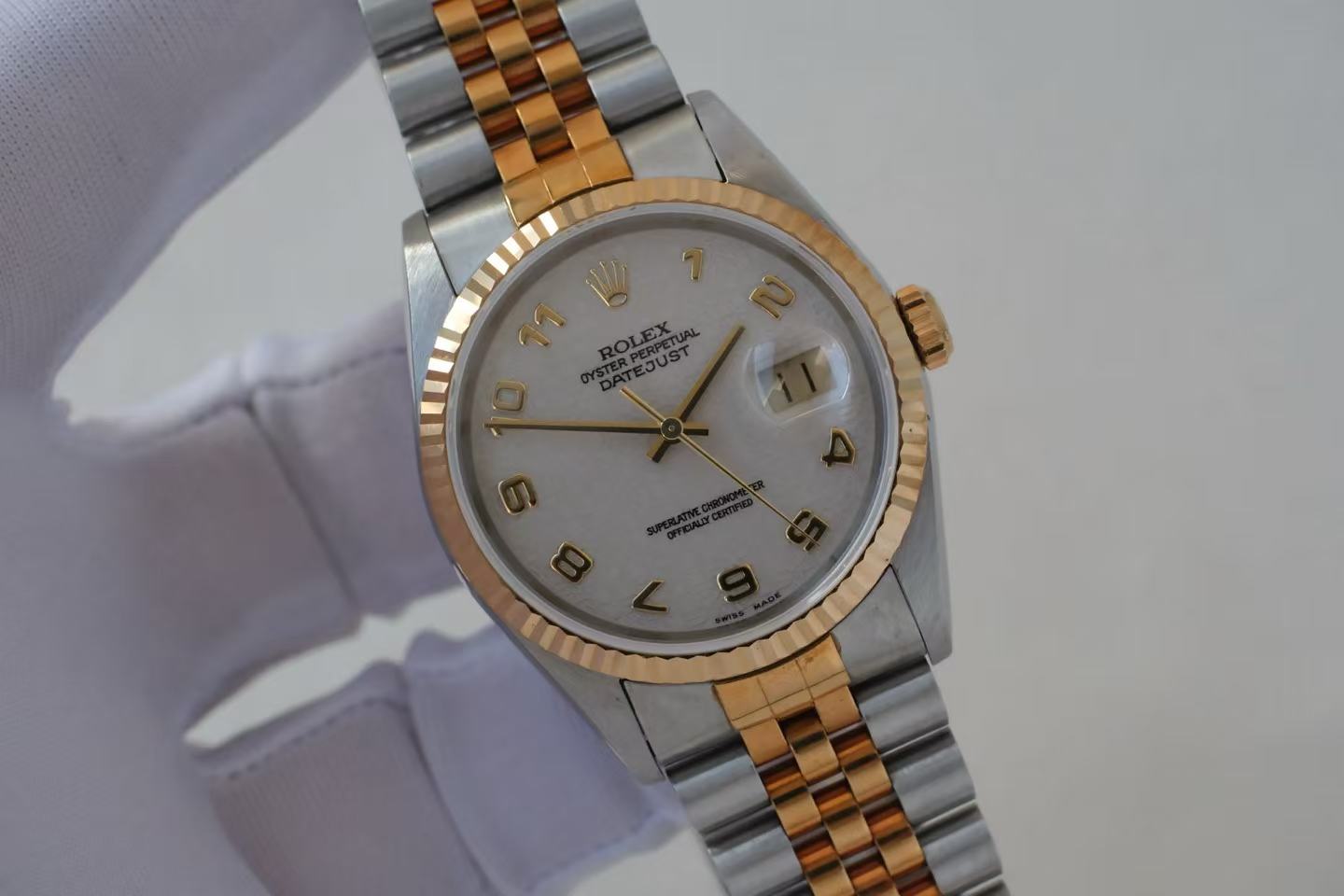 ✦ Rolex Datejust 36mm 18K Two-Tone Gold Anniversary Dial 16233 (T-series/Unused Stock)