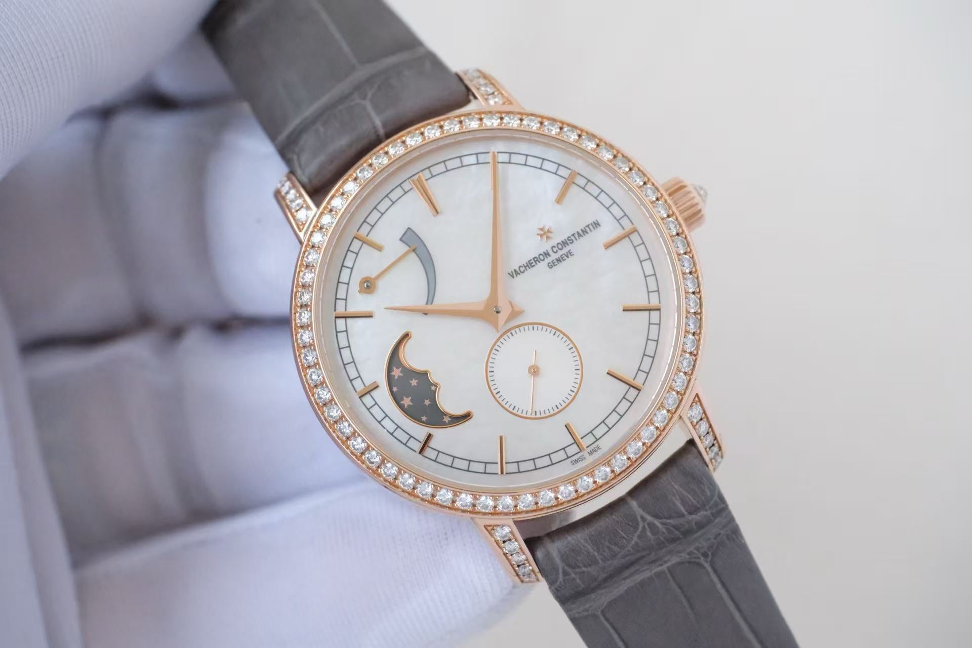 ✦ Vacheron Constantin Patrimony Collection 36mm 18K Rose Gold Diamond-set Mother-of-Pearl Dial 83570 (Complete Set, 2016)