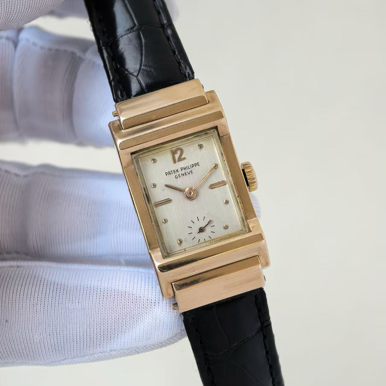 ✦ Patek Philippe Vintage Collection 20.5x40mm 18K Gold Dial with Burnt Blue Subtitles (Queen's Head and Squirrel Logo)