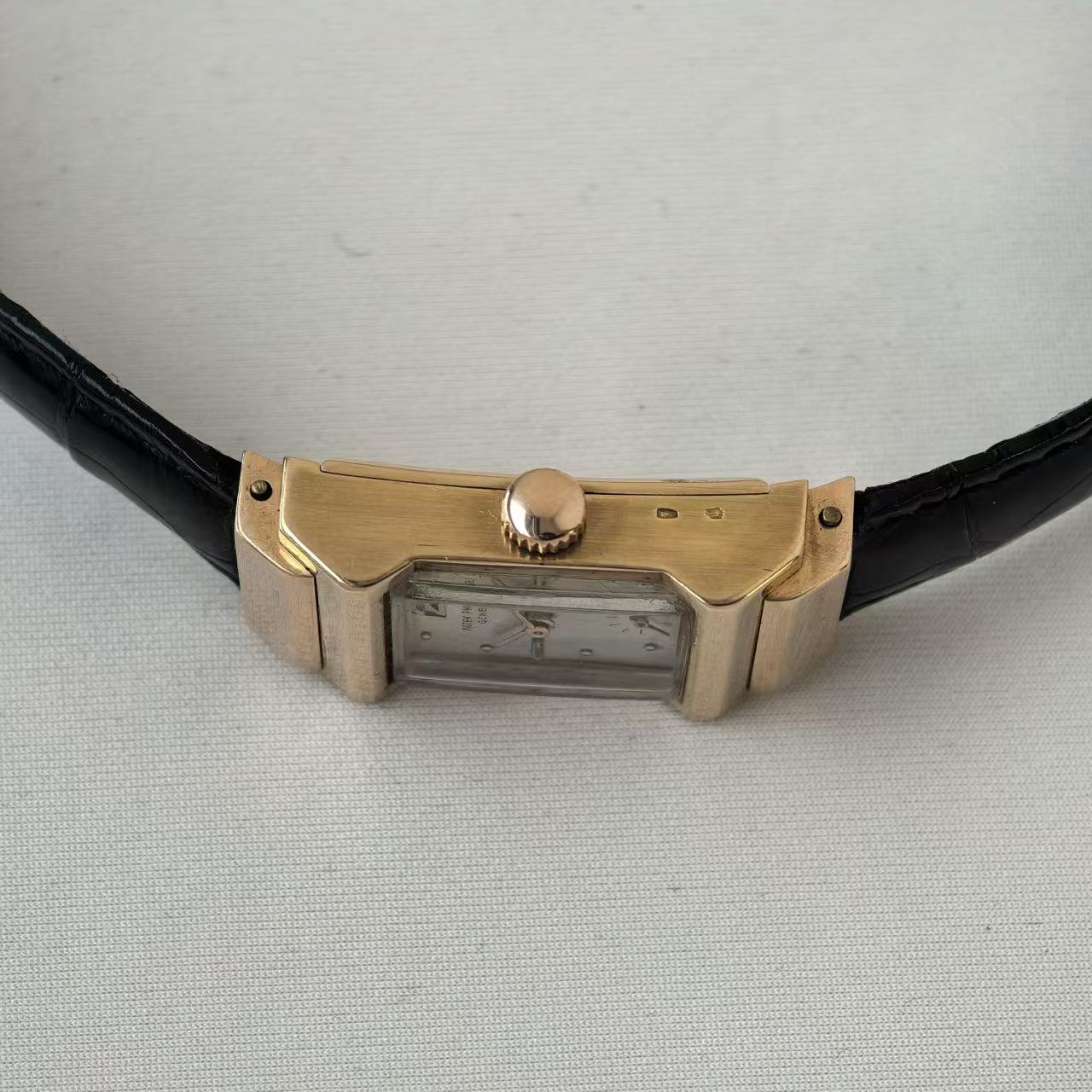 ✦ Patek Philippe Vintage Collection 20.5x40mm 18K Gold Dial with Burnt Blue Subtitles (Queen's Head and Squirrel Logo)