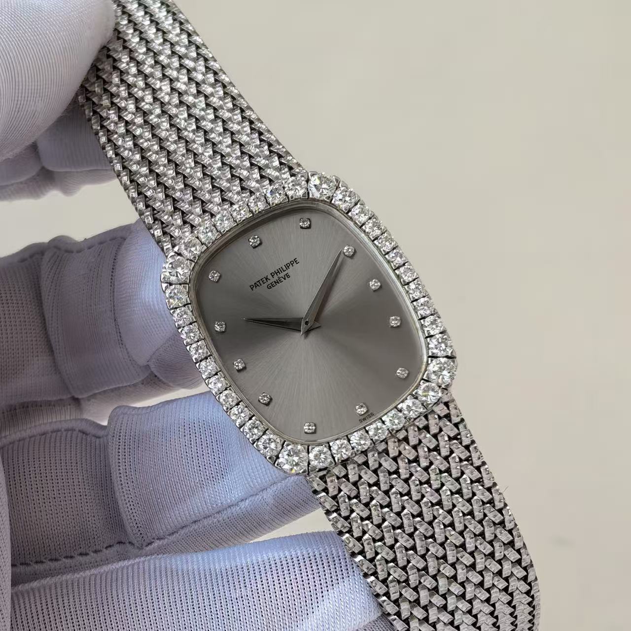 ✦ Patek Philippe 3617 Vintage 18K White Gold Bezel with Original Diamond-Set Hammered Bracelet (Unique Collector's Item/Total Weight 90.8g)