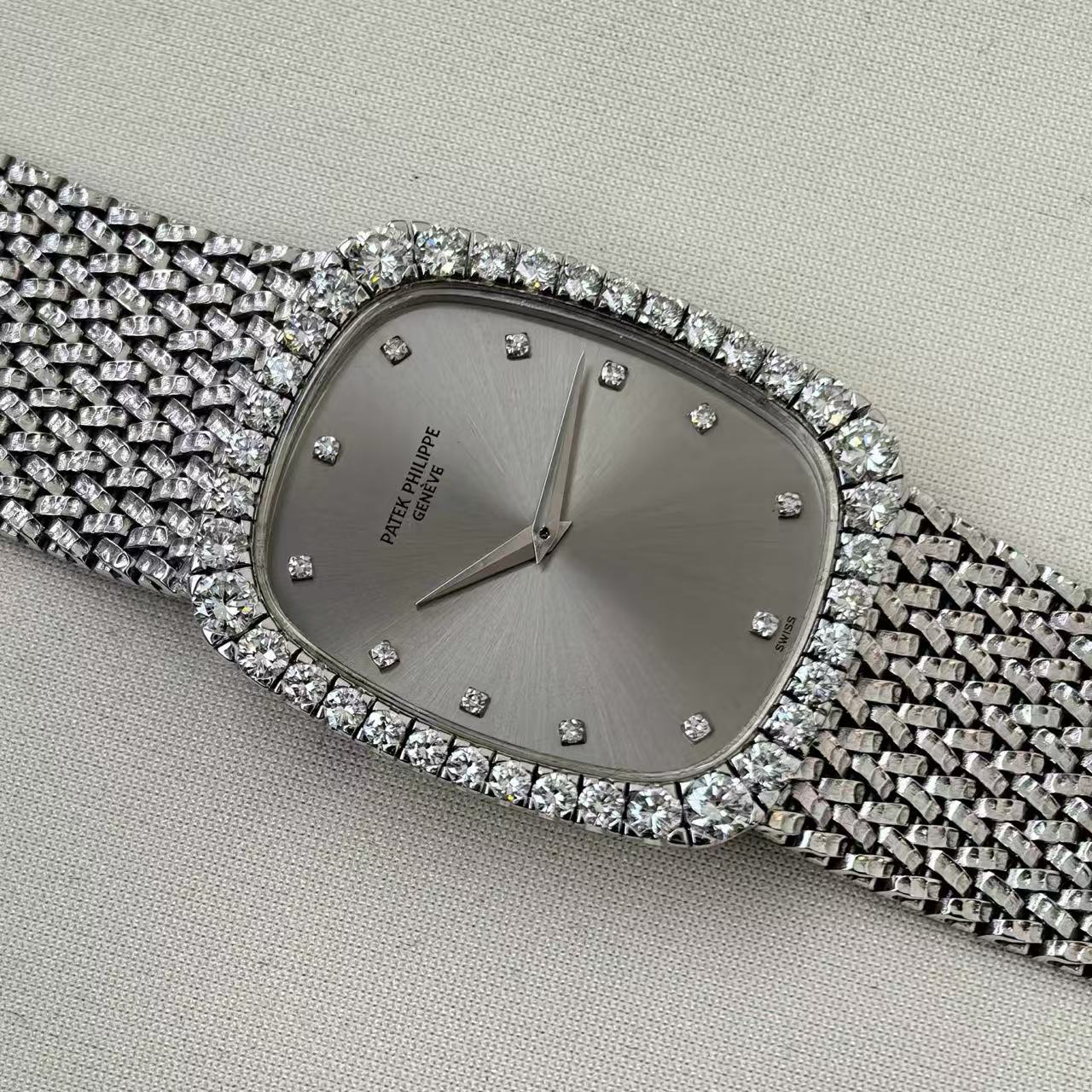 ✦ Patek Philippe 3617 Vintage 18K White Gold Bezel with Original Diamond-Set Hammered Bracelet (Unique Collector's Item/Total Weight 90.8g)