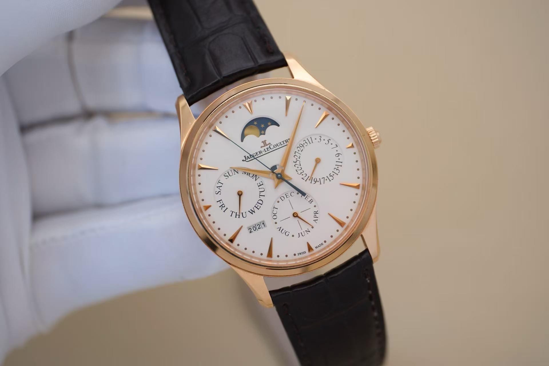 ✦ Jaeger-LeCoultre Master Ultra Thin 39mm 18K Rose Gold Annual Calendar Moon Phase Watch Q1302520 (Official 8-Year Extended Warranty/Watch Only, 2020)