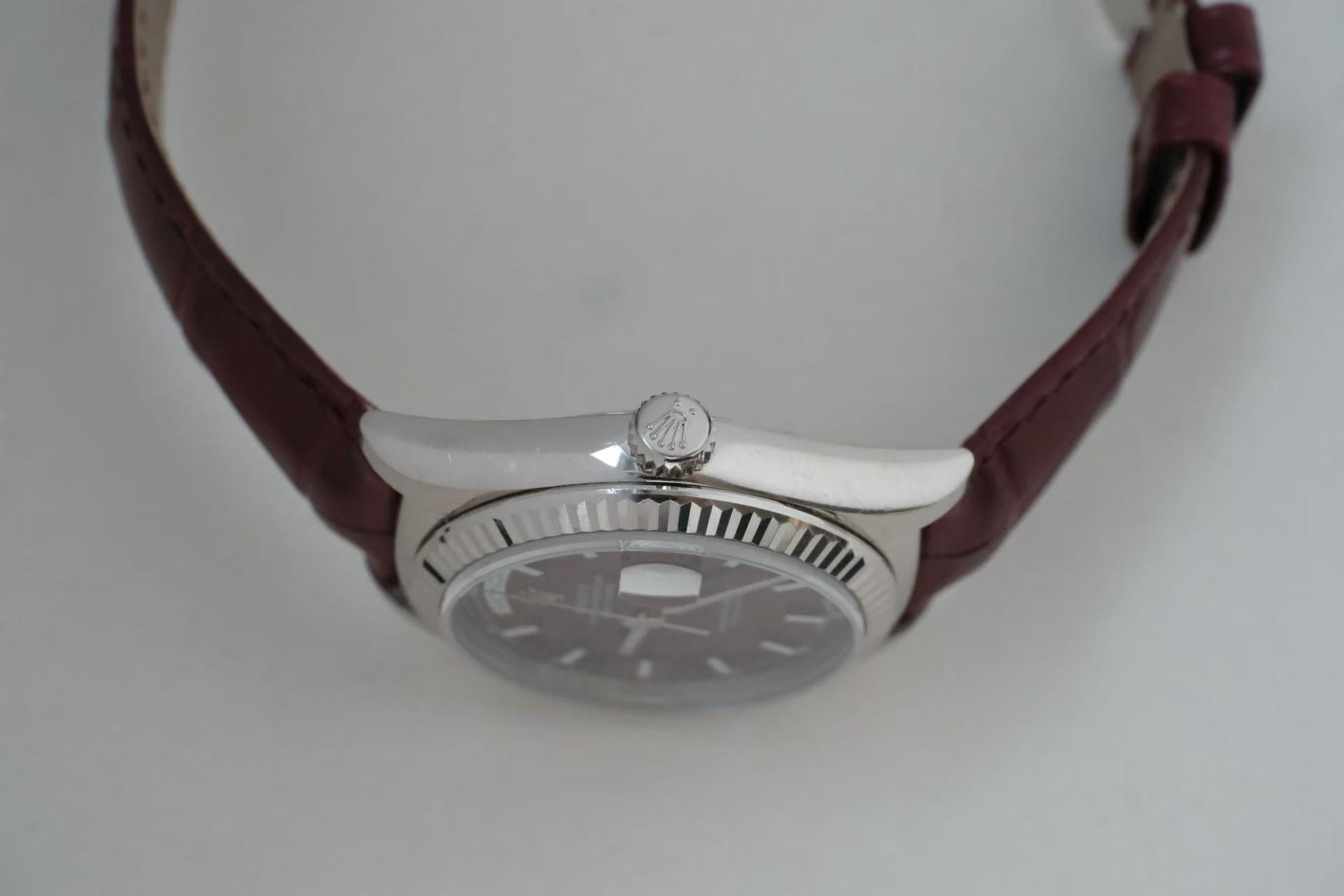 ✦ 劳力士 Rolex 星期日历型 Day-Date 36毫米 18K白金 樱桃红盘 118139 (2014年全套现货)