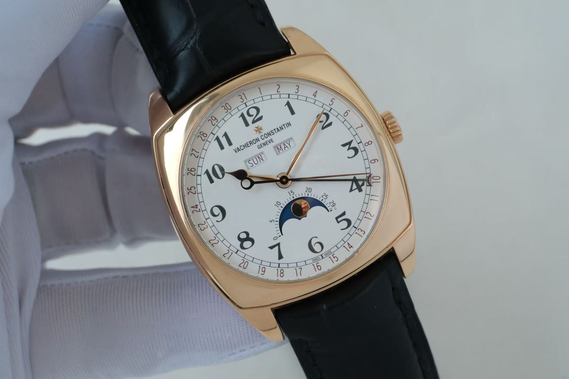 ✦ Vacheron Constantin Harmony Collection 18K Rose Gold Moon Phase Full Calendar 4000S/000R-B123 (Cushion-Shaped Art/In Stock)