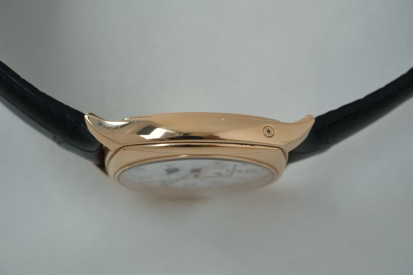 ✦ Vacheron Constantin Harmony Collection 18K Rose Gold Moon Phase Full Calendar 4000S/000R-B123 (Cushion-Shaped Art/In Stock)
