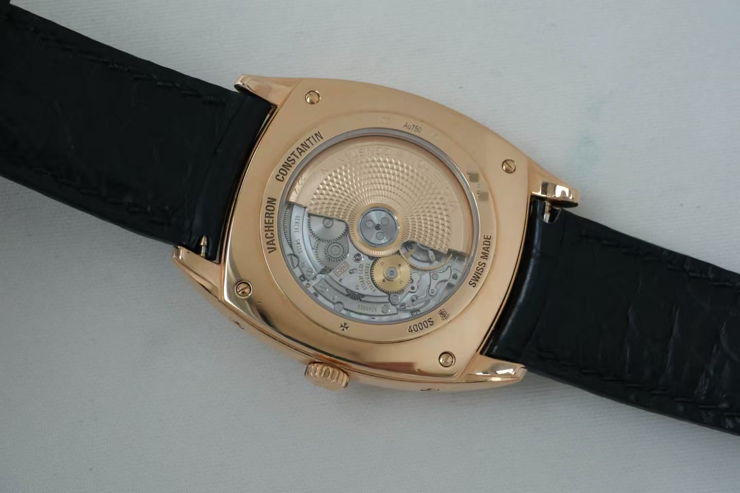 ✦ Vacheron Constantin Harmony Collection 18K Rose Gold Moon Phase Full Calendar 4000S/000R-B123 (Cushion-Shaped Art/In Stock)