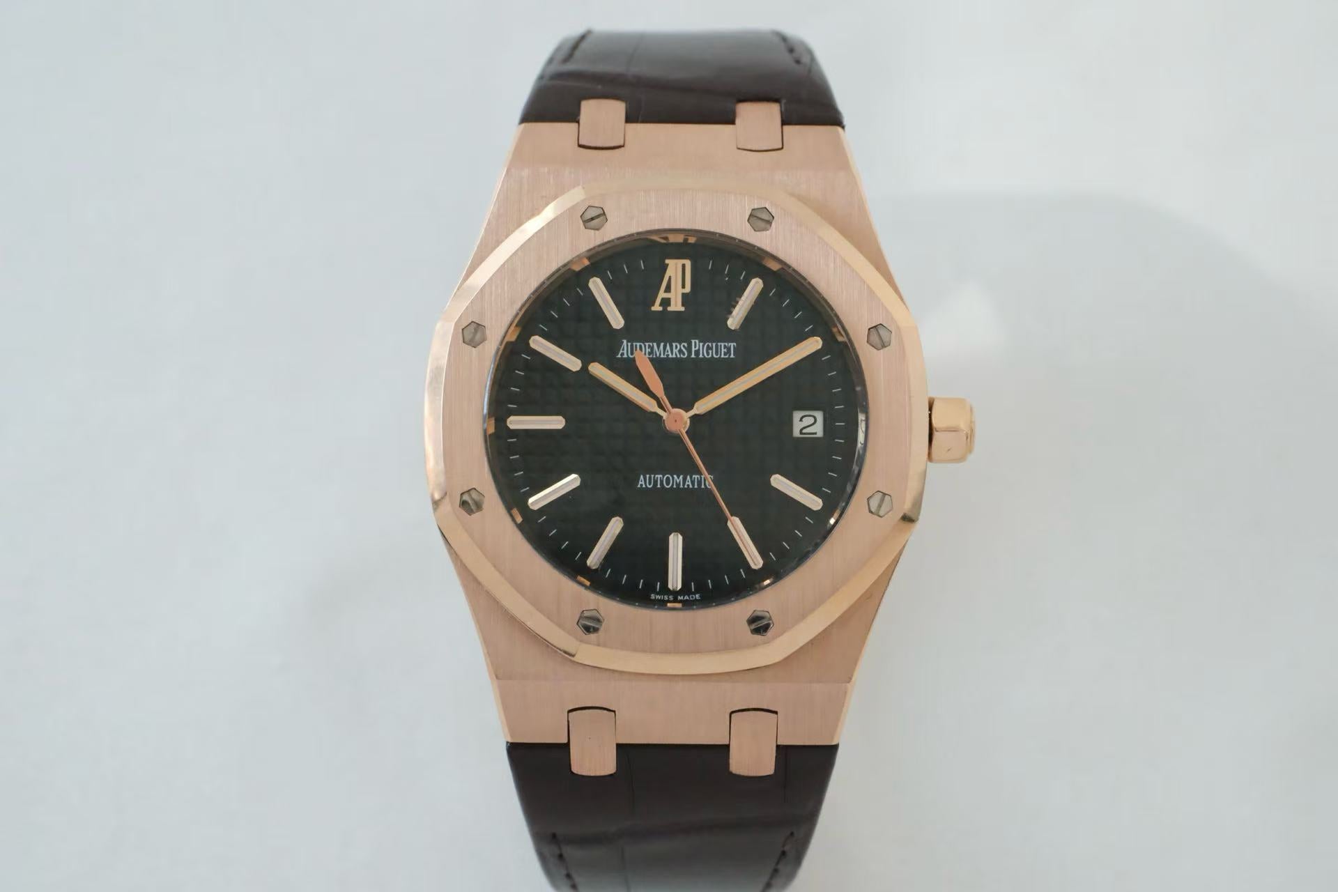 ✦ Audemars Piguet Royal Oak Series 39mm 18K Rose Gold Automatic Mechanical 15300OR.OO.D002CR.01 (Gold Standard Size/In Stock)