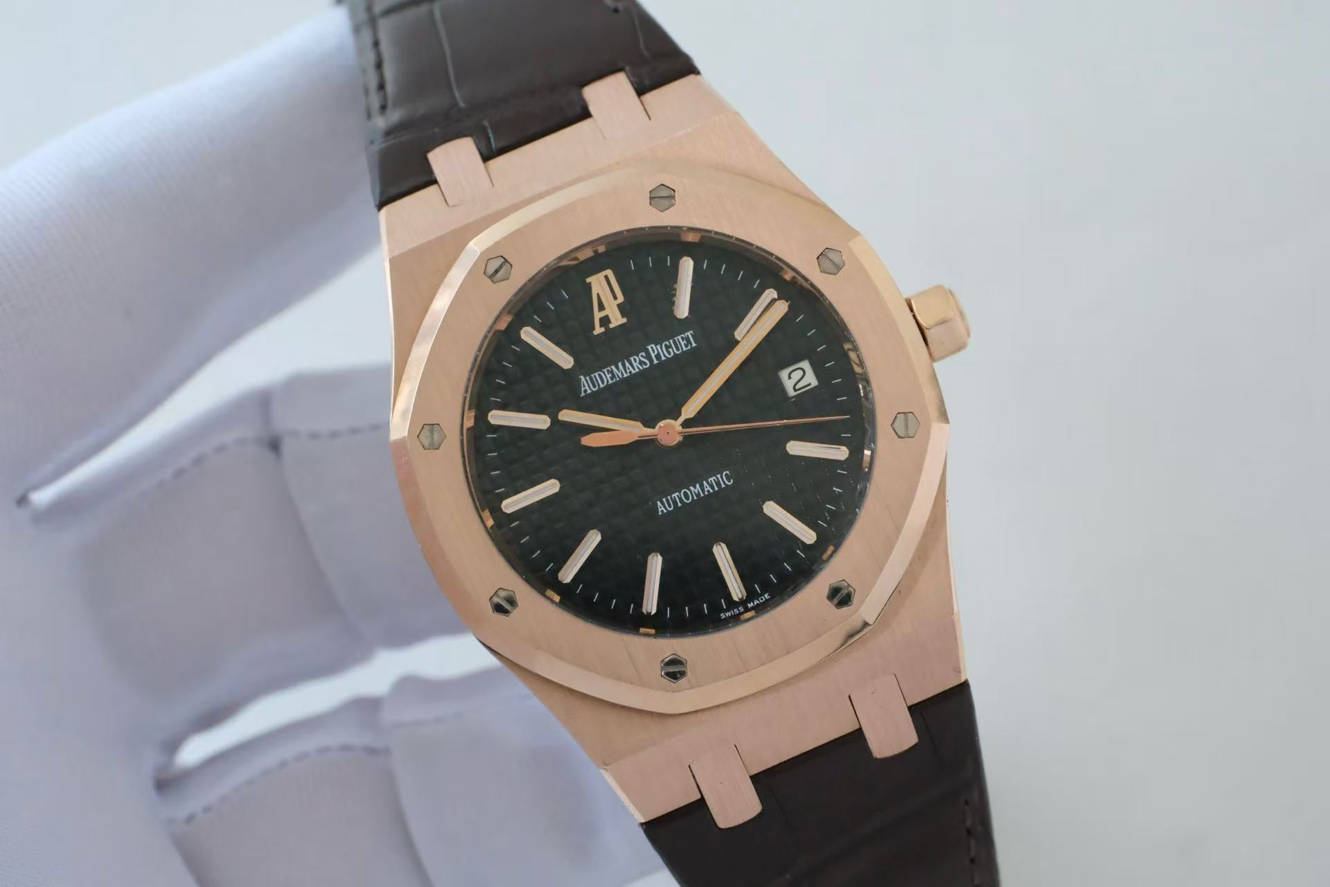 ✦ Audemars Piguet Royal Oak Series 39mm 18K Rose Gold Automatic Mechanical 15300OR.OO.D002CR.01 (Gold Standard Size/In Stock)