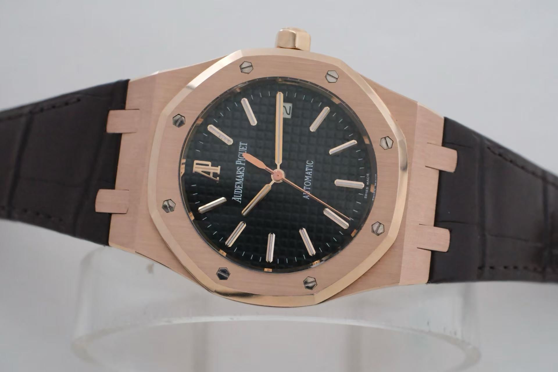 ✦ Audemars Piguet Royal Oak Series 39mm 18K Rose Gold Automatic Mechanical 15300OR.OO.D002CR.01 (Gold Standard Size/In Stock)
