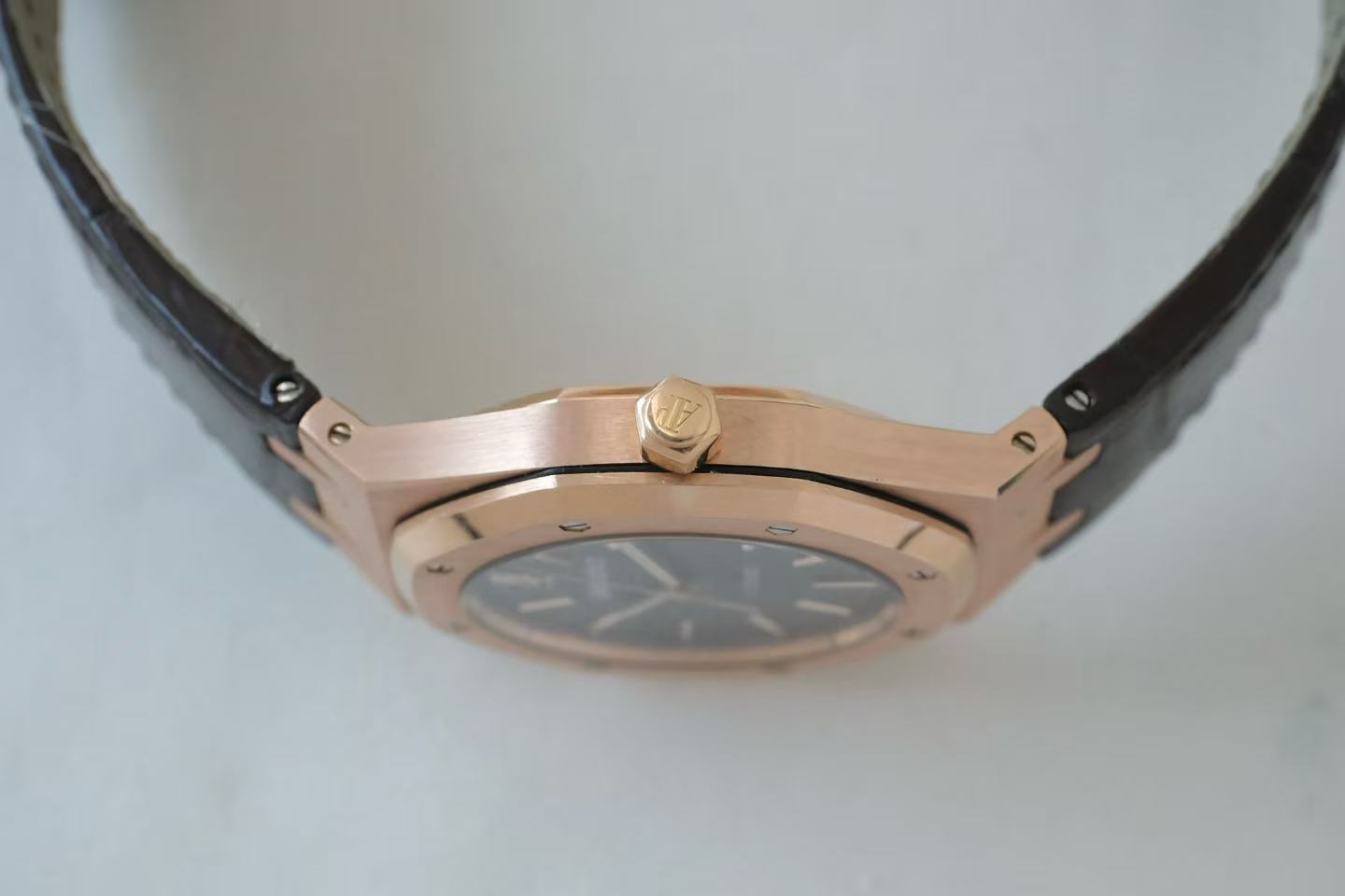 ✦ Audemars Piguet Royal Oak Series 39mm 18K Rose Gold Automatic Mechanical 15300OR.OO.D002CR.01 (Gold Standard Size/In Stock)
