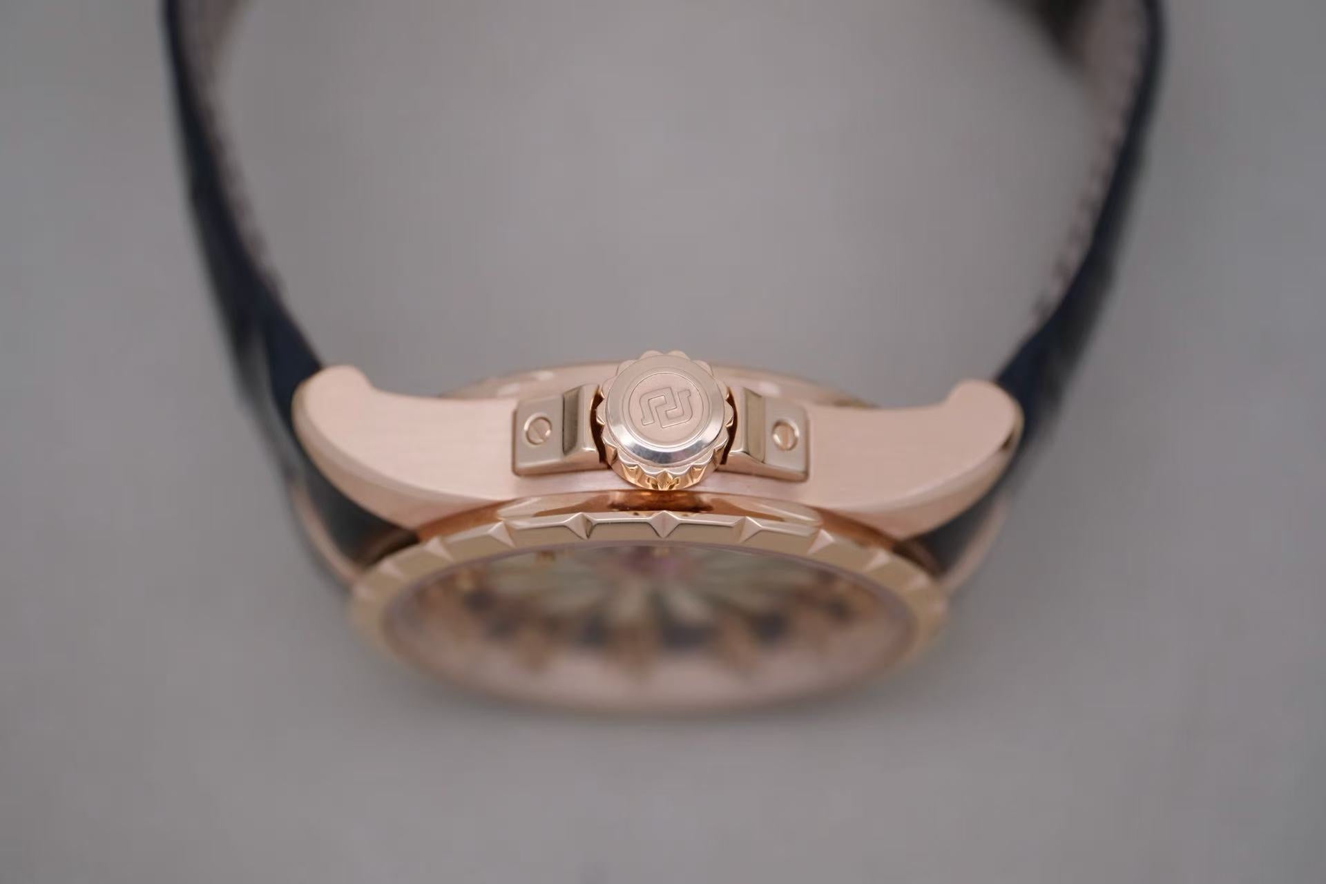 ✦ Roger Dubuis Knights of the Round Table, Generation 1, RDDBEX0398, 45mm, 18K Rose Gold Limited Edition