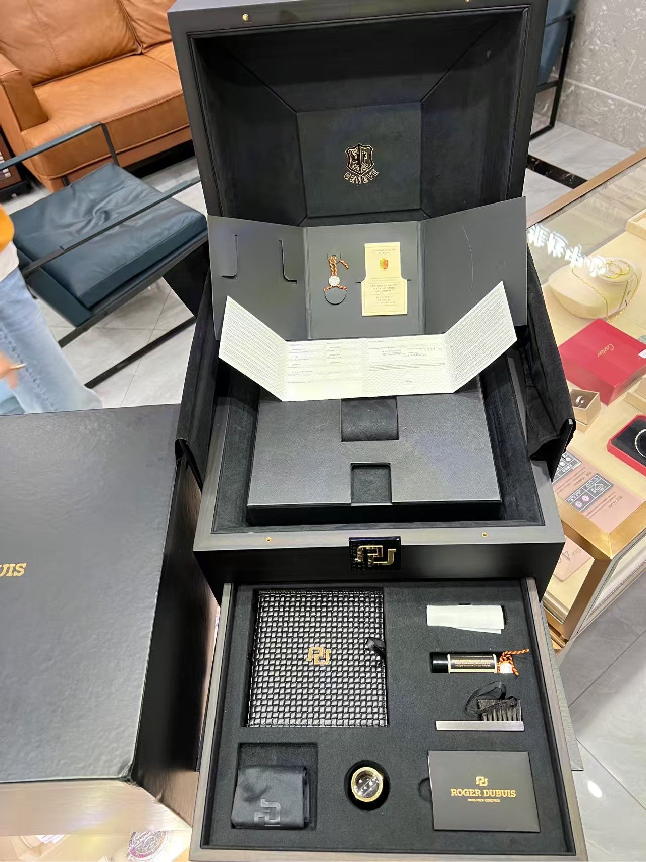 ✦ Roger Dubuis Knights of the Round Table, Generation 1, RDDBEX0398, 45mm, 18K Rose Gold Limited Edition