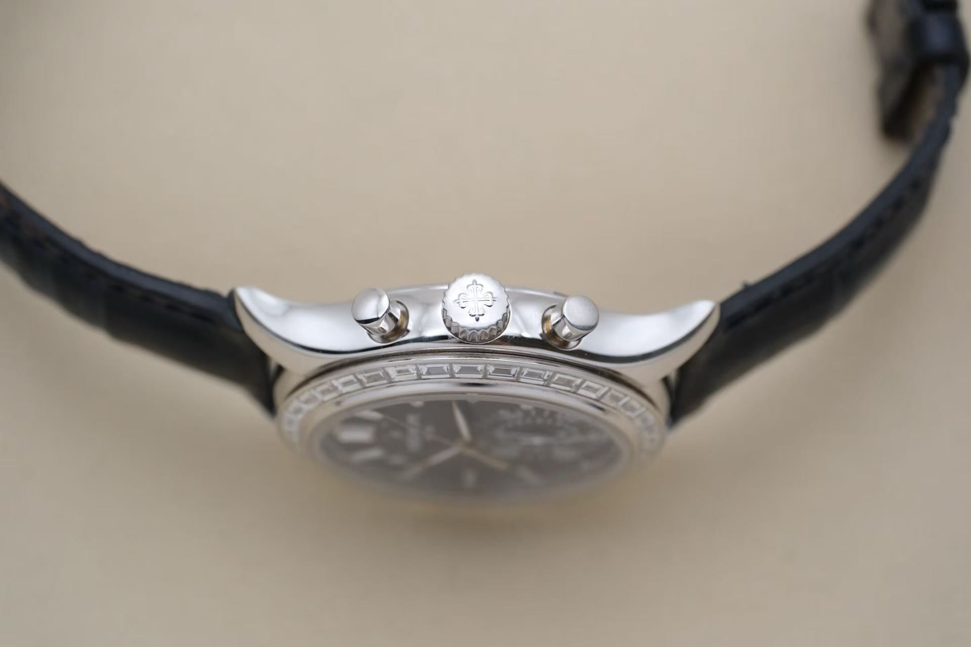 ✦ Patek Philippe Complications Timepiece 5961P 40.5mm PT950 Platinum with Diamonds and Blue Dial Automatic Mechanical