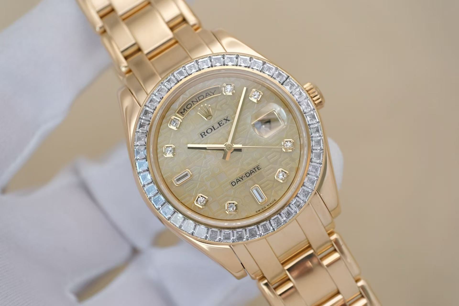 ✦ Rolex Day-Date 18958 39mm 18K Gold Mother-of-Pearl Computer Dial Square Bezel Automatic Mechanical