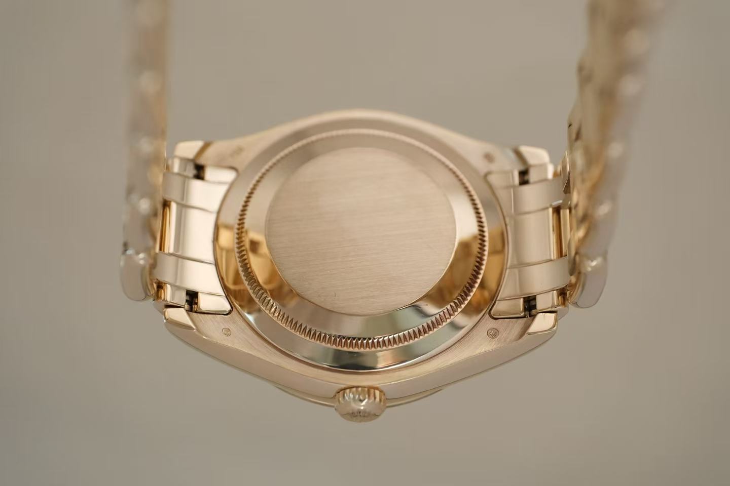 ✦ Rolex Day-Date 18958 39mm 18K Gold Mother-of-Pearl Computer Dial Square Bezel Automatic Mechanical