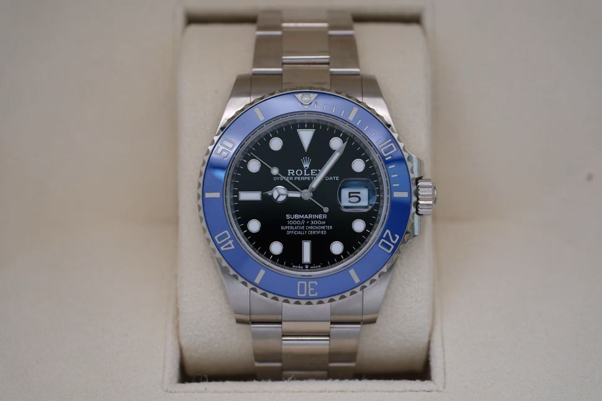 ✦ Rolex Submariner 126619LB 41mm 18K White Gold Blue Submariner Automatic Mechanical