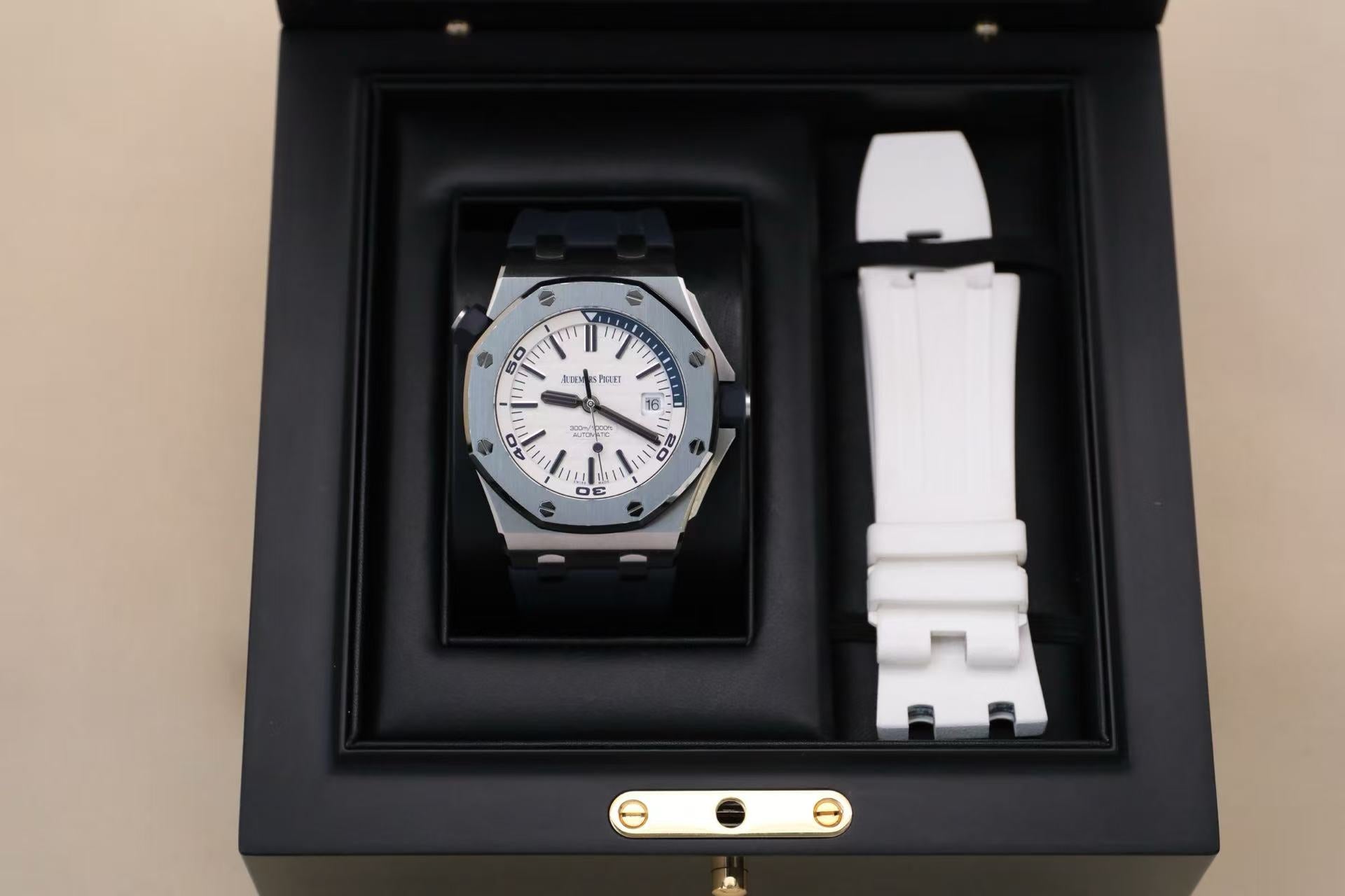 ✦ 爱彼 Audemars Piguet 皇家橡树离岸型 15710ST 42毫米 精钢 白盘 自动机械