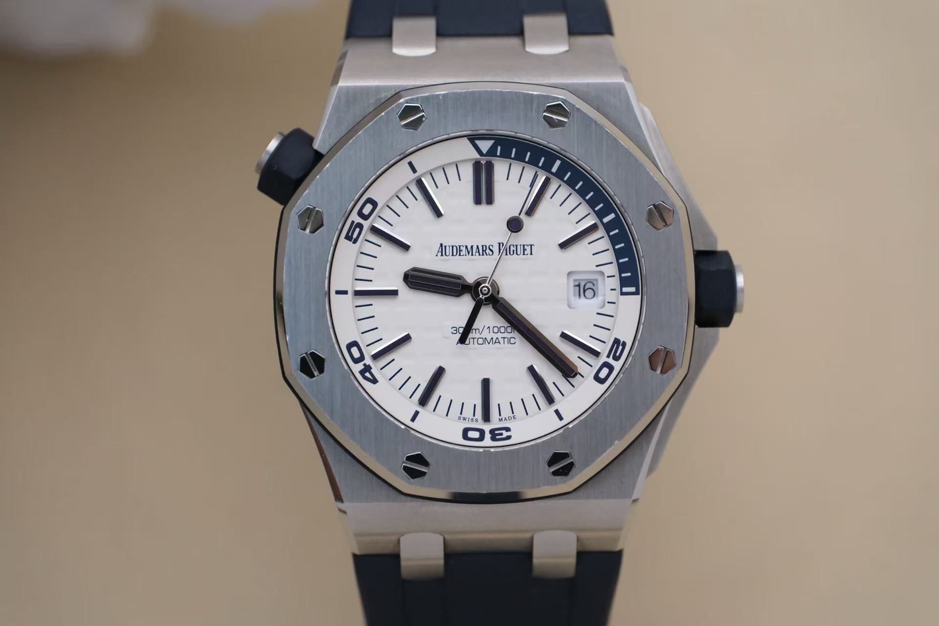 ✦ 爱彼 Audemars Piguet 皇家橡树离岸型 15710ST 42毫米 精钢 白盘 自动机械