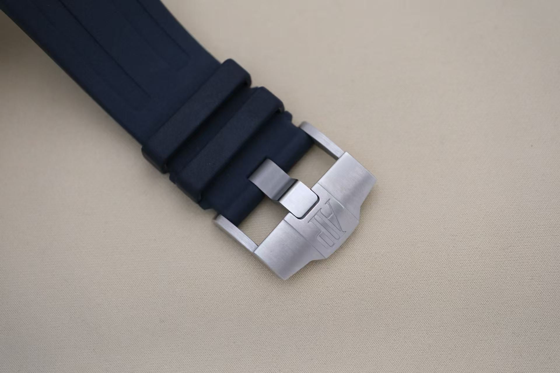 ✦ 爱彼 Audemars Piguet 皇家橡树离岸型 15710ST 42毫米 精钢 白盘 自动机械