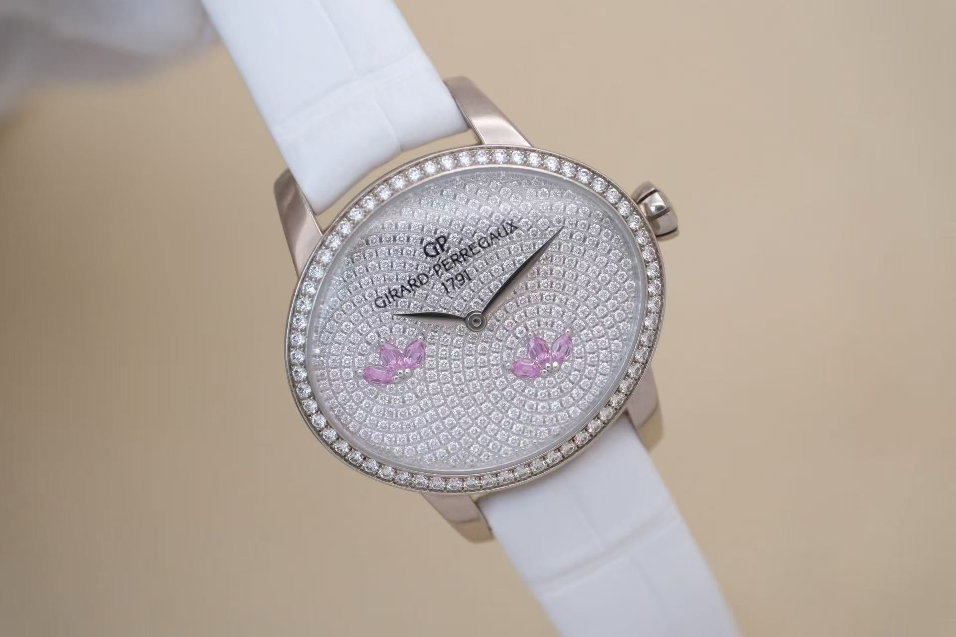 ✦ 芝柏 Girard-Perregaux 猫眼 80489D 35x30毫米 18K白金 满天星镶钻 自动机械