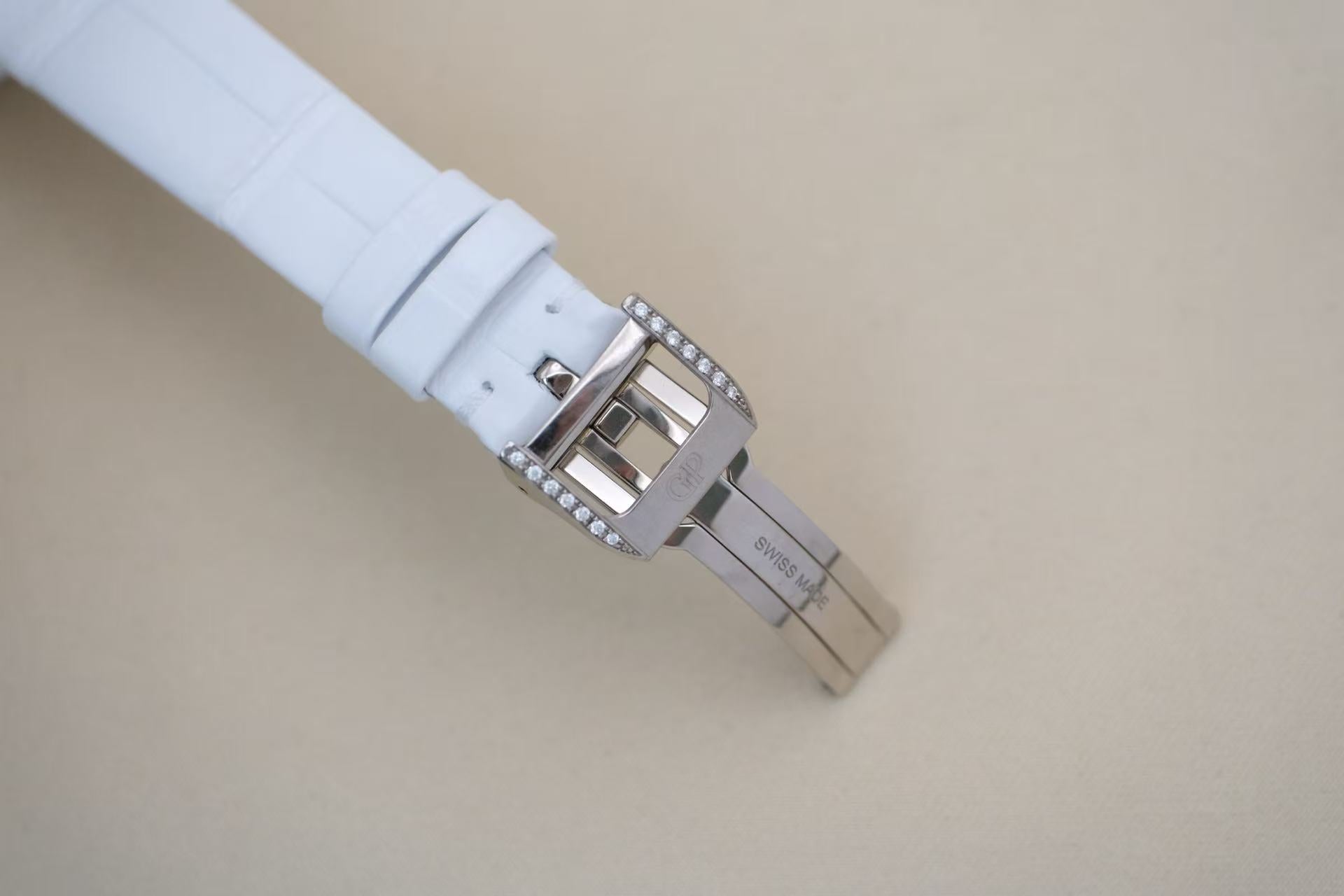 ✦ 芝柏 Girard-Perregaux 猫眼 80489D 35x30毫米 18K白金 满天星镶钻 自动机械