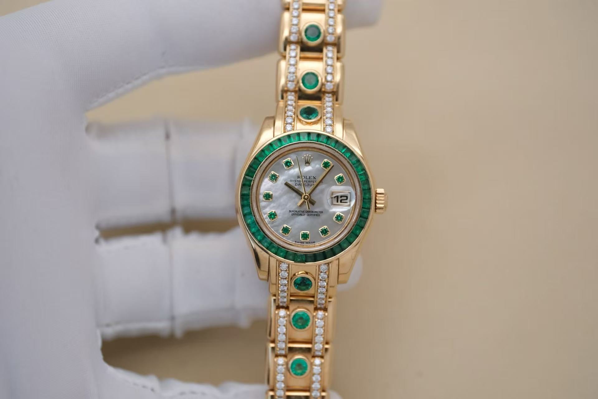 ✦ Rolex Pearlmaster 80308 29mm 18K Yellow Gold with Emerald Reflective Automatic Mechanical Watch