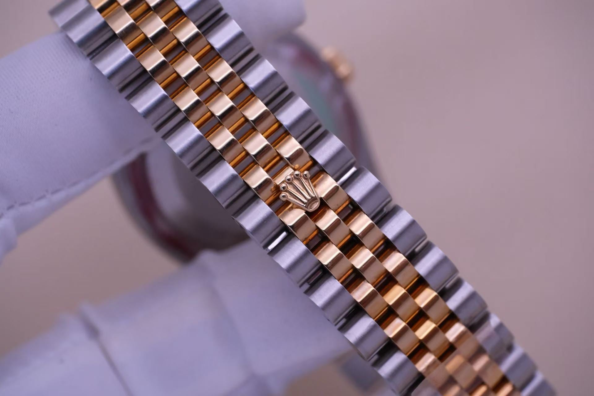 ✦ 劳力士 Rolex 日志型 116233 36毫米 18K黄金间钢 黑贝母盘镶钻 自动机械