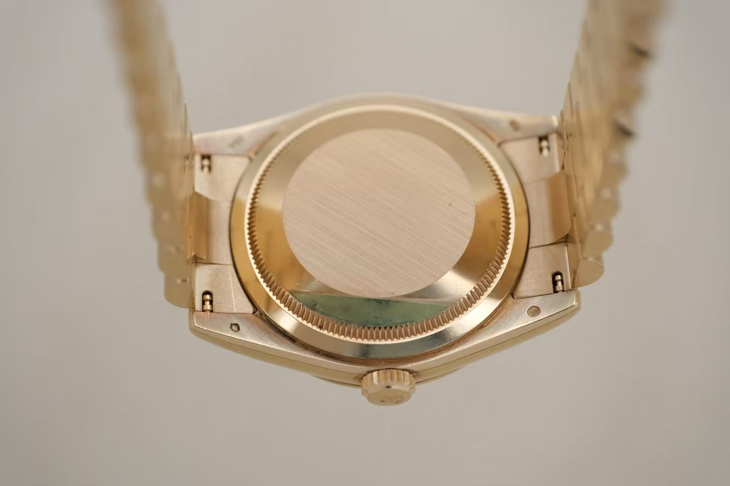 ✦ Rolex Day-Date 36 m118238 18K Gold Rare Crystal with Green and Blue Sapphire Octopus Eye