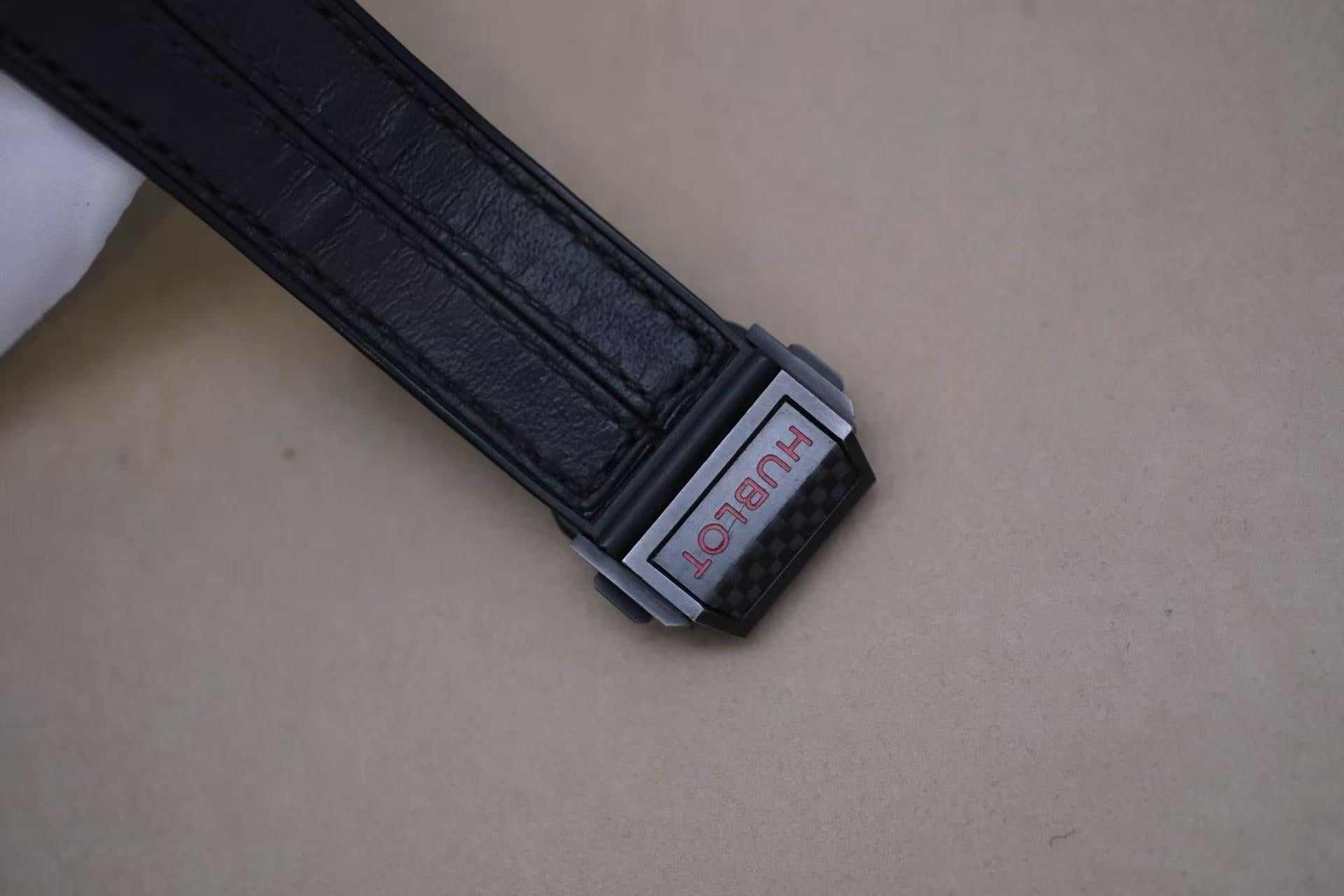 ✦ 宇舶 Hublot 经典融合 401.MX 45毫米 钛金属 限量款 后镶彩虹圈 自动机械