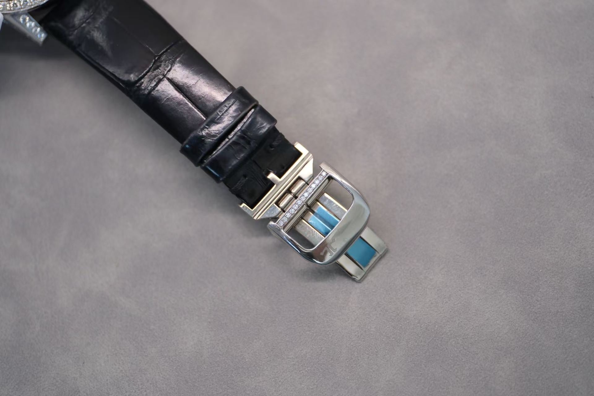 ✦ Jaeger-LeCoultre Rendez-Vous Collection Q3413408 18K White Gold Tourbillon with Full Diamond Mother-of-Pearl Disc