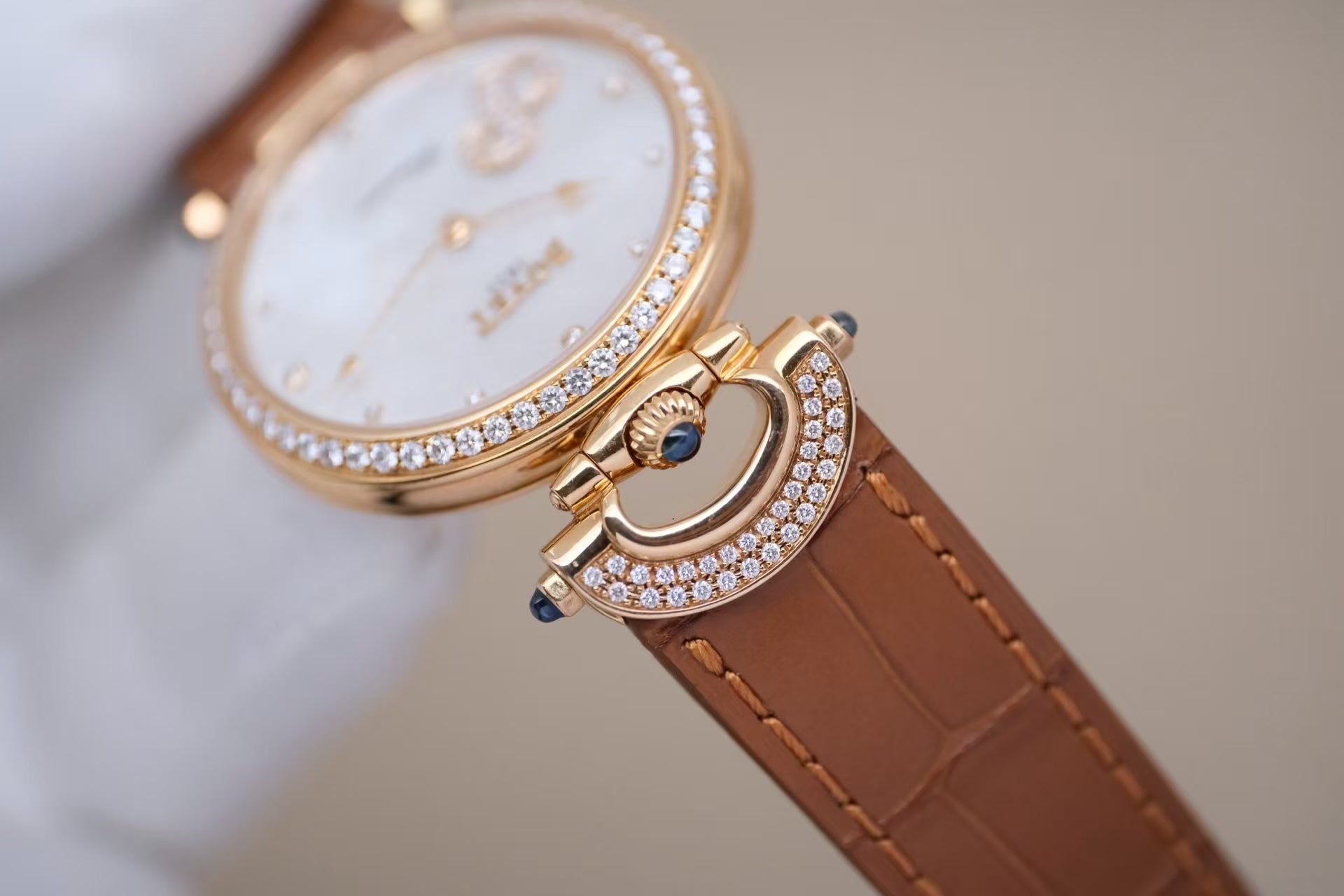 ✦ 播威 BOVET 1822 Fleurier 34毫米 18K玫瑰金 镶钻 贝母盘 自动机械