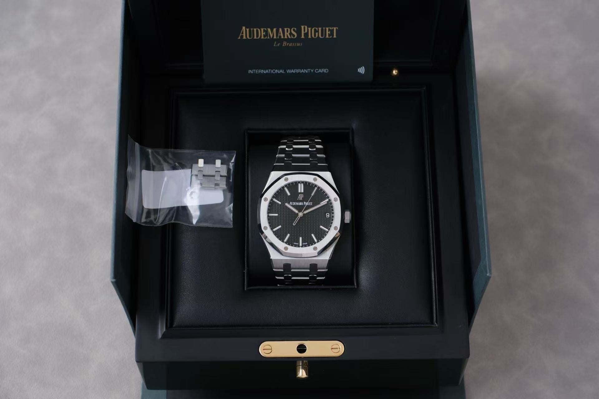 Audemars Piguet Royal Oak Series 15500ST.OO.1220ST.03 41mm Black Dial Stainless Steel 2022 Full Set Overall Length