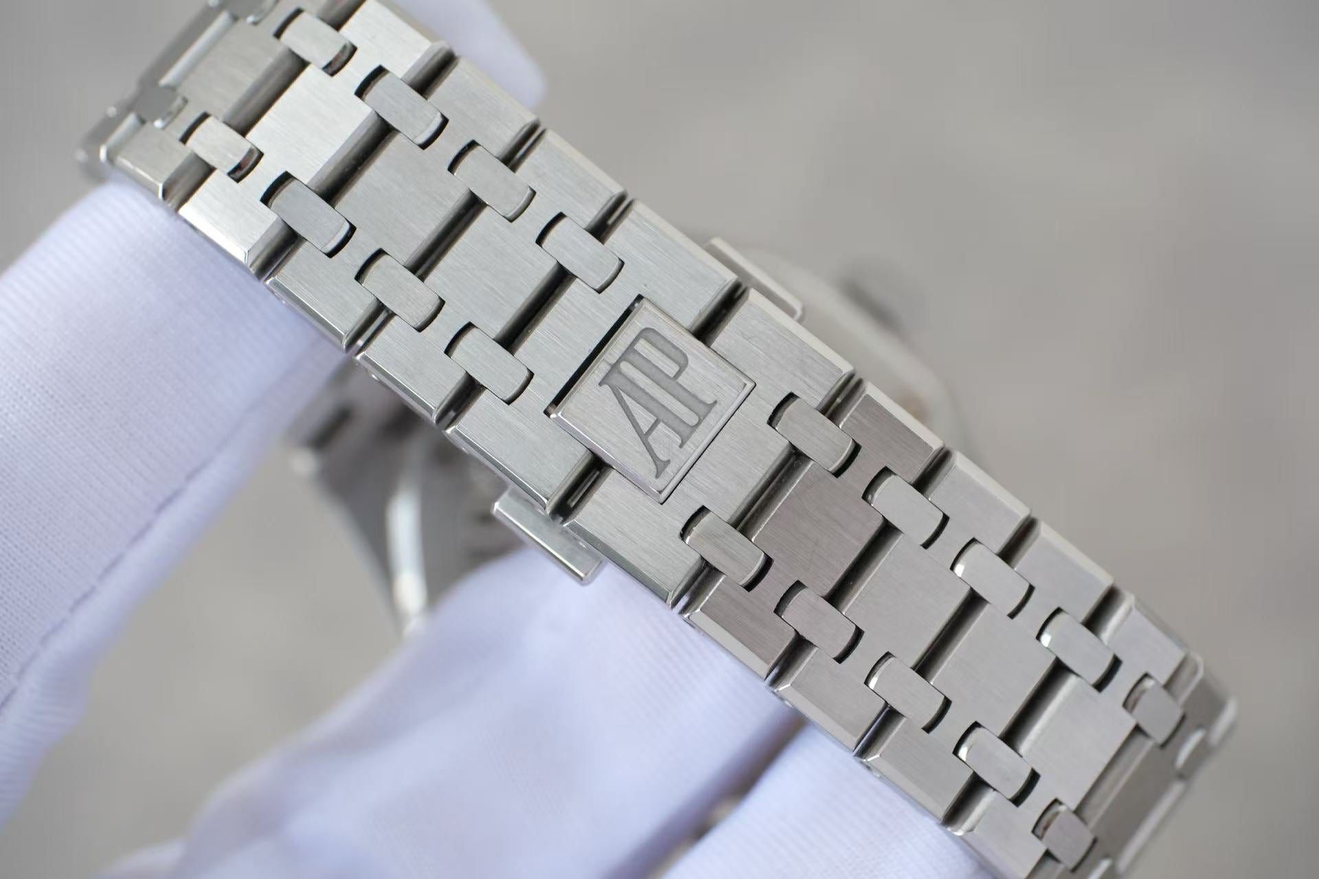 爱彼 Audemars Piguet 皇家橡树系列 15500ST.OO.1220ST.03 41毫米 黑盘精钢 2022年全套全长