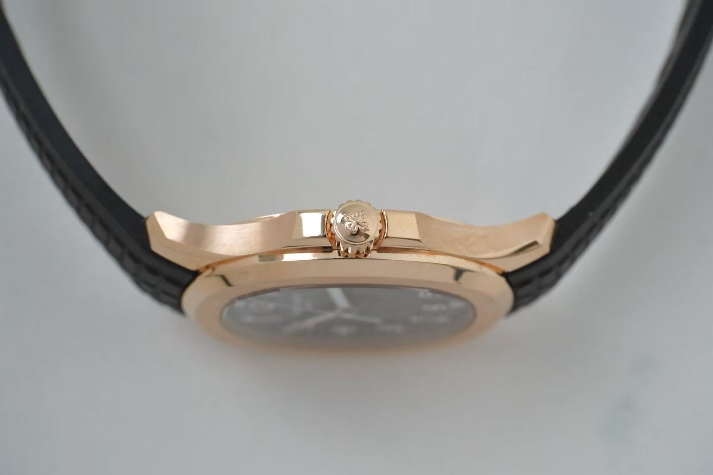 ✦ Patek Philippe Aquanaut 5167R-001 40mm 18K Rose Gold, 2017 China Import Full Set