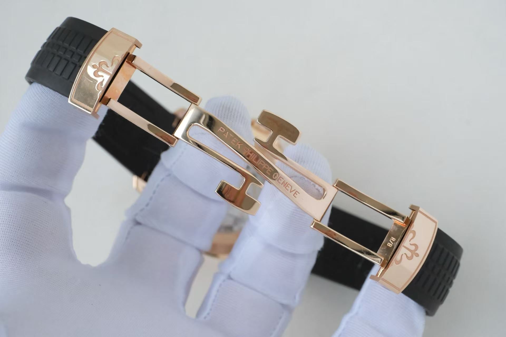 ✦ Patek Philippe Aquanaut 5167R-001 40mm 18K Rose Gold, 2017 China Import Full Set