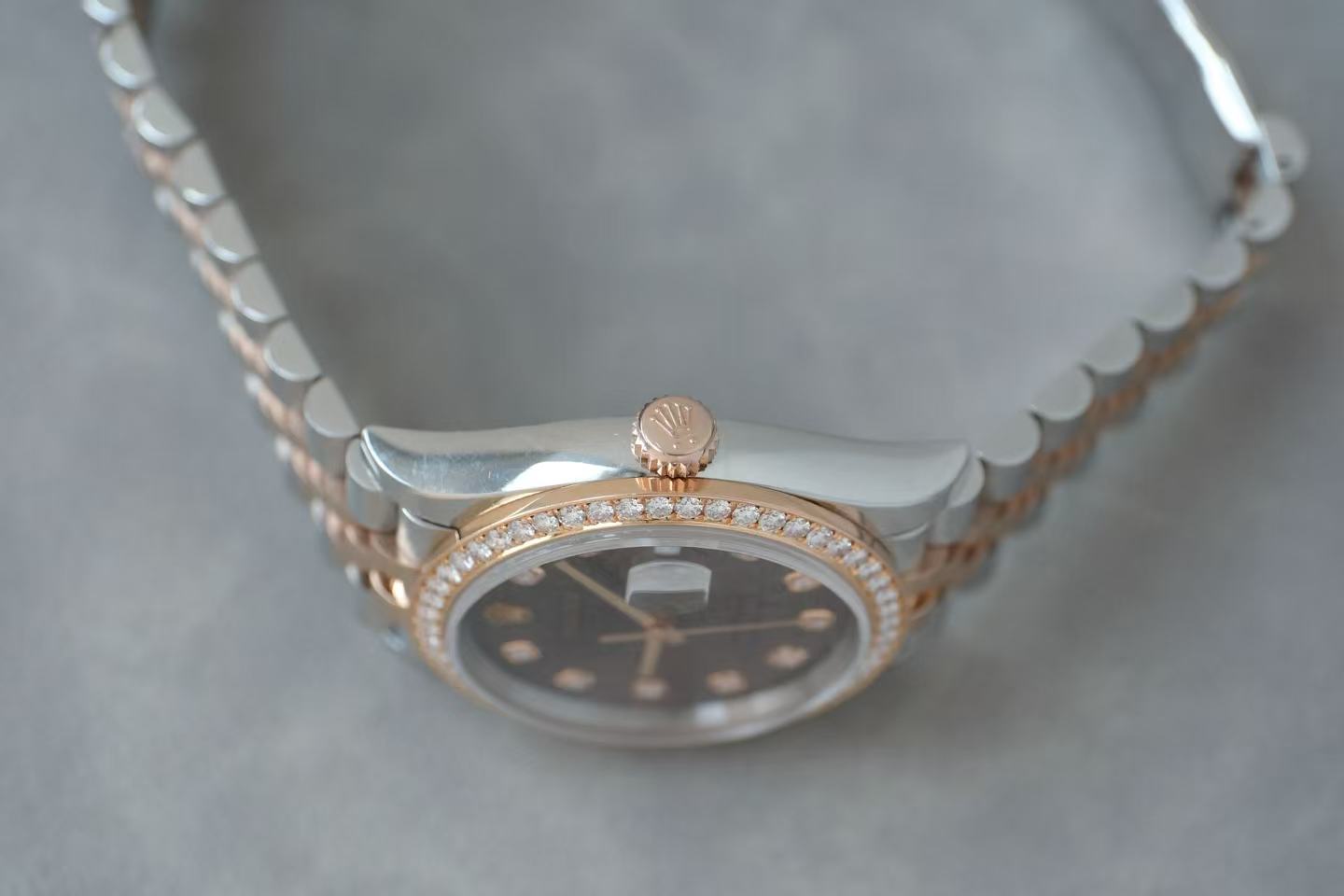 ✦ Rolex Datejust 36mm 126281RBR Rose Gold and Steel Bezel with Diamond Trim, Coffee-Colored Digital Hard Drive, 2020 Complete Set